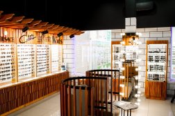 Салон Мир Оптики, с рейтингом 4.4 - находится по адресу Ростов-на-Дону, Красноармейская улица, 105 