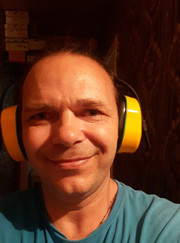 Мастер по оклейке обоев, мастер по ремонту бытовой техники Александр Васильевич Базарный