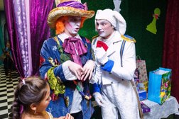 Агентство праздников Crazy room кроличья нора, с рейтингом 4.3 - находится по адресу Самара, 9-я Малая просека, 70 