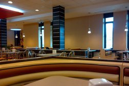 Dal's Burger, с рейтингом 5 - находится по адресу Казахстан, Алматы, улица Жарокова, 322а 