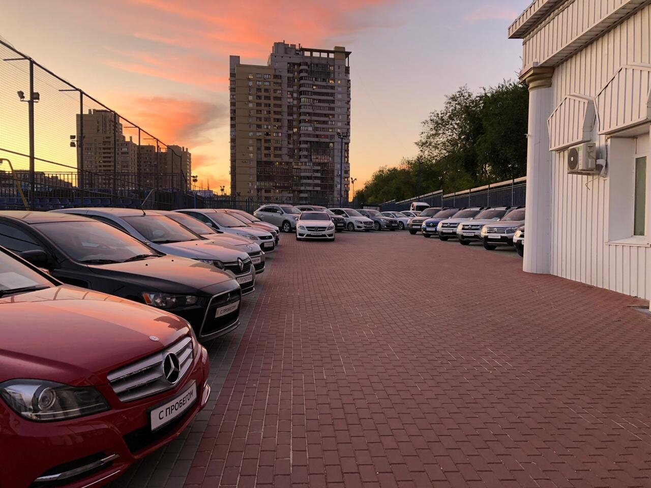 Автосалон манеж. Манеж автосалон волгоград динамо. Автосалон манеж. Манеж динамо волгоград. Автосалон манеж.