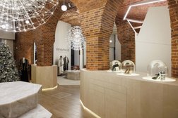 Интернет-бутик VIPAVENUE, с рейтингом 4.9 - находится по адресу Санкт-Петербург, улица Миллионная, 5 