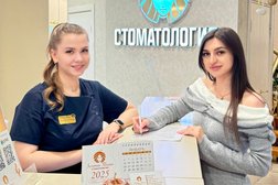 Стоматология Золотое Яблоко, с рейтингом 4.7 - находится по адресу Омск, Крупской улица, 4 