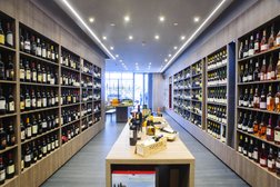 Винотека SimpleWine, с рейтингом 4 - находится по адресу Москва, Пречистенская набережная, 5 
