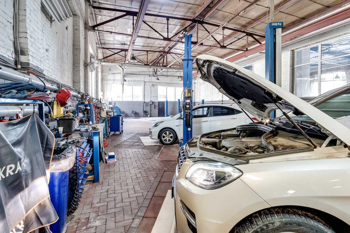 Автомастерские ростов. Покраска капота в автосервисе. ACU автосервис софт. ACU автосервис софт 2023.