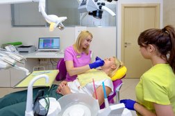 Стоматология ДМ, с рейтингом 4.7 - находится по адресу Санкт-Петербург, 2-я Жерновская улица, 28 