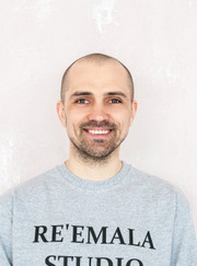 Инструктор по йоге, тренер по ОФП Владимир Дюбин