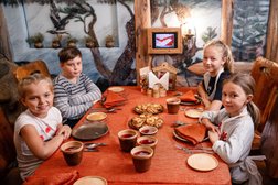 Ресторан карельской кухни Карельская горница, с рейтингом 3.7 - находится по адресу Республика Карелия, Петрозаводск, улица Фридриха Энгельса, 13 