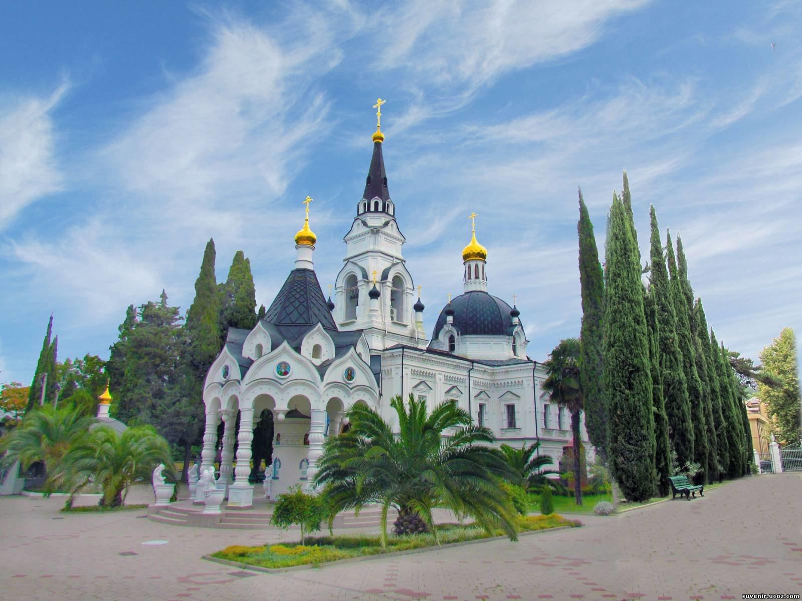 Храмы сочи. Собор Михаила Архангела (Сочи). Храм Архистратига Михаила Сочи. Собор Святого Архистратига Архангела Михаила Сочи. Сочи храм Михаила Архангела в Сочи.