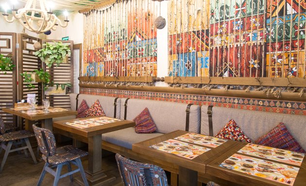 Кафе лоза мытищи. Недорогие рестораны рядом со мной. Новый арбат 36 вайт кафе. Страна которой нет москва. Вайт кафе москва.