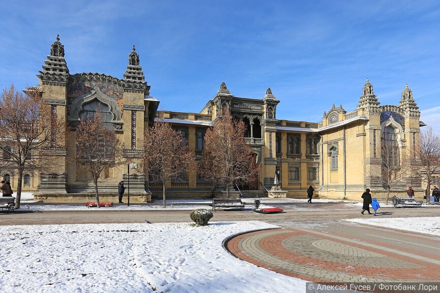 Главные нарзанные ванны на Курортном бульваре в городе Кисловодске
