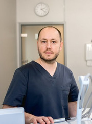Имплантолог, стоматолог Максим Иосифович Хитрин