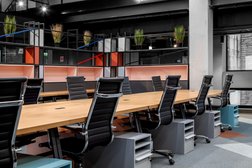 Коворкинг-центр Workki, с рейтингом 4.3 - находится по адресу Москва, Зубовский бульвар, 17 