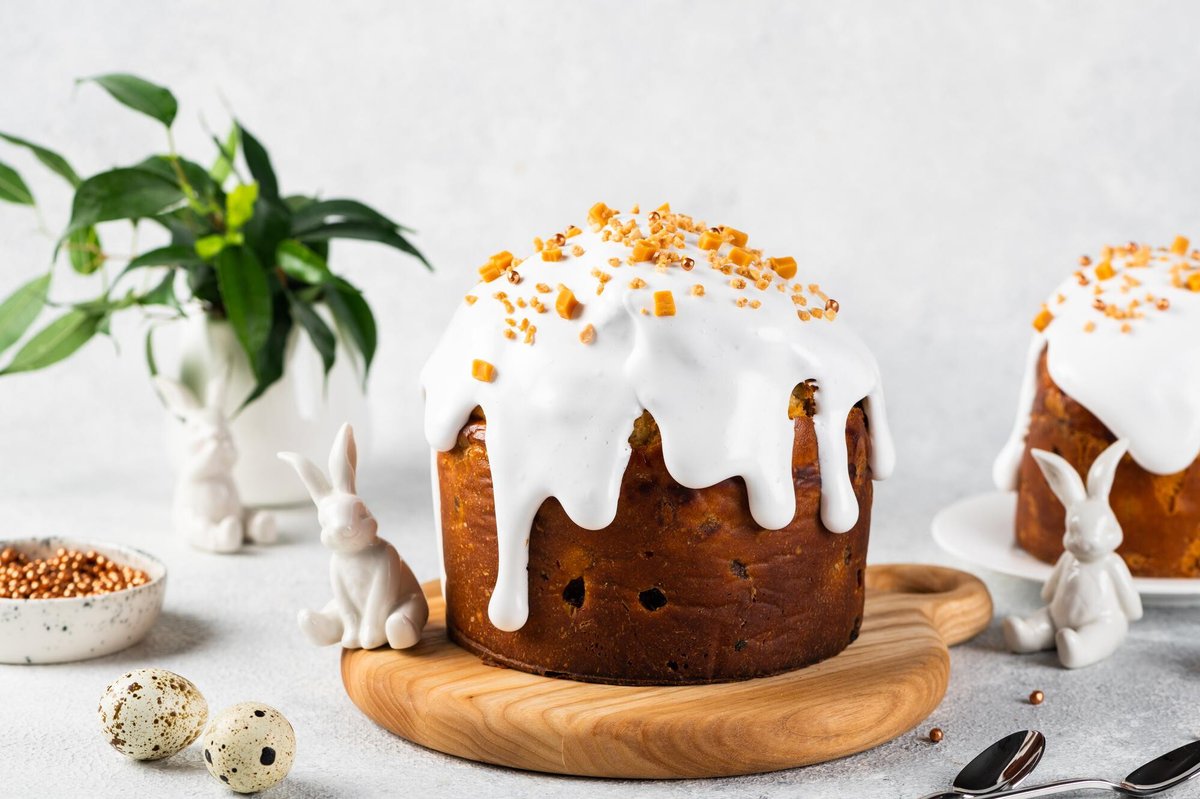 Кулич с посыпкой