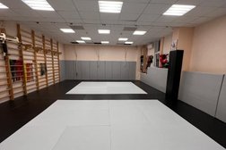 Спортивный клуб Икигай, с рейтингом 4.8 - находится по адресу Москва, Хорошёвское шоссе, 42 