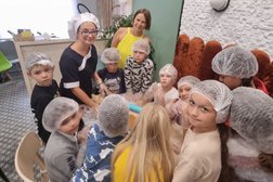 Детский образовательный центр Учимся вместе, с рейтингом 4.1 - находится по адресу Новороссийск, Южный район, 353922, Южная улица, 9 