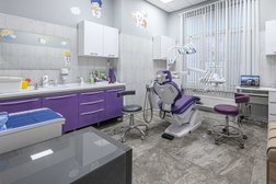 Стоматологическая клиника Дубровкамедик, с рейтингом 4.9 - находится по адресу Москва, Новомосковский административный округ, район Коммунарка, деревня Сосенки, Ясеневая улица, 5 