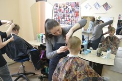 Учебный центр Академия красоты и здоровья, с рейтингом 3.8 - находится по адресу Екатеринбург, улица Малышева, 51 