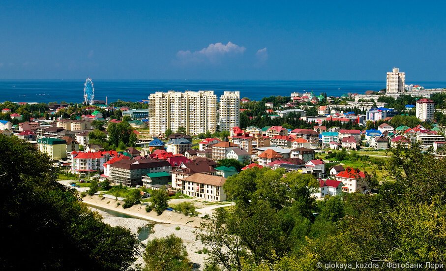 Сочи, Лазаревское, городская застройка в центре города