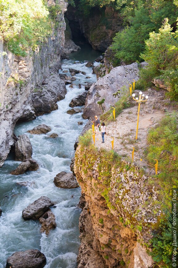 Смотровая площадка у Хаджохской теснины, вид сверху