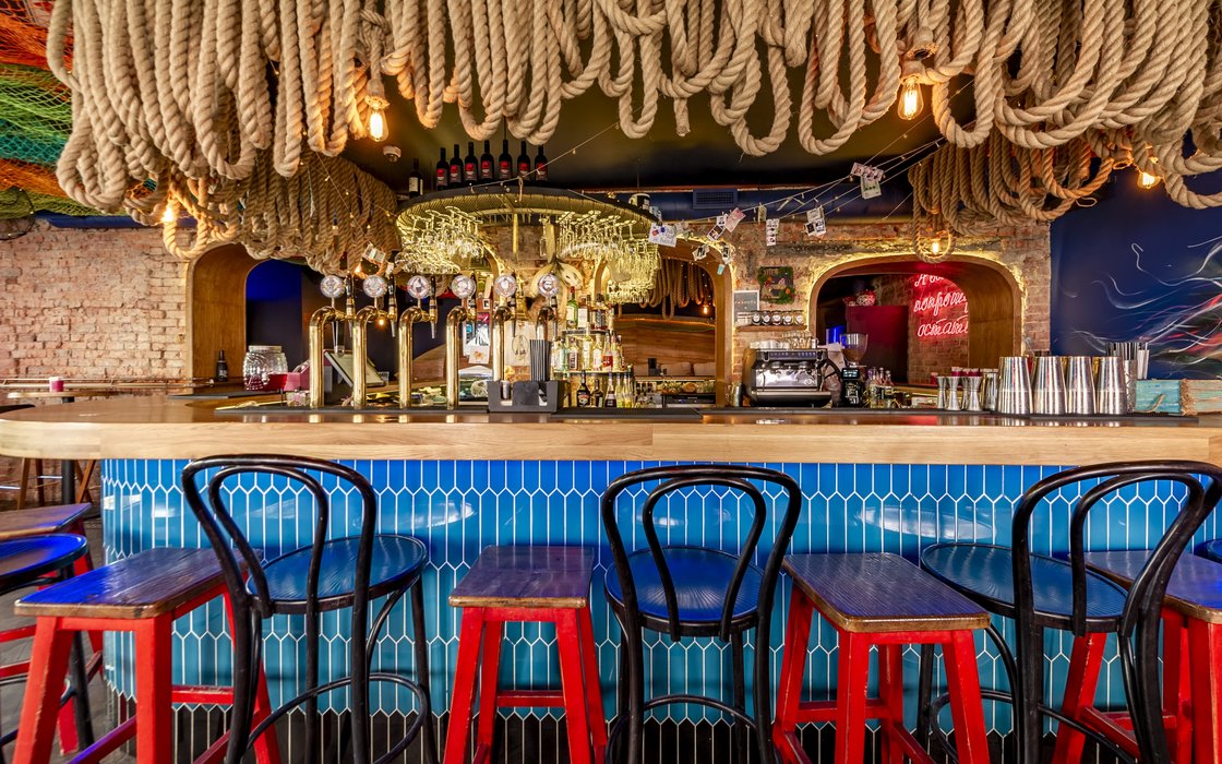 Моряк и чайка бар москва. Ресторан моряк и чайка москва. Моряк покровка. Юнга на корабле. Морские профессии на корабле.