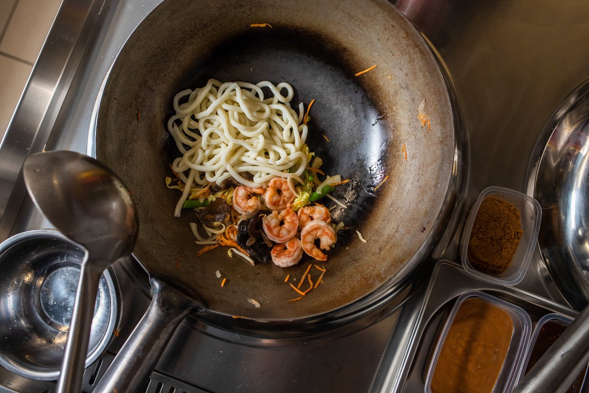 Лапша на ленина. Swiss Diamond сковорода. Кальмар по китайски. Малайзийская кухня. Crazy Noodles Шаболовка.