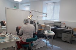 Стоматологическая поликлиника №8 взрослое отделение, с рейтингом 2.3 - находится по адресу Волгоград, Республиканская улица, 13 