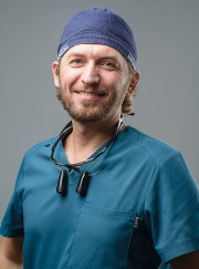 Имплантолог, стоматолог Павел Георгиевич Логвинов