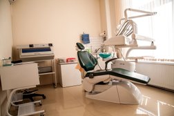 Стоматологическая клиника на Дорожной улице, с рейтингом 2.7 - находится по адресу Республика Адыгея, пгт Яблоновский, Дорожная улица, 214/3 